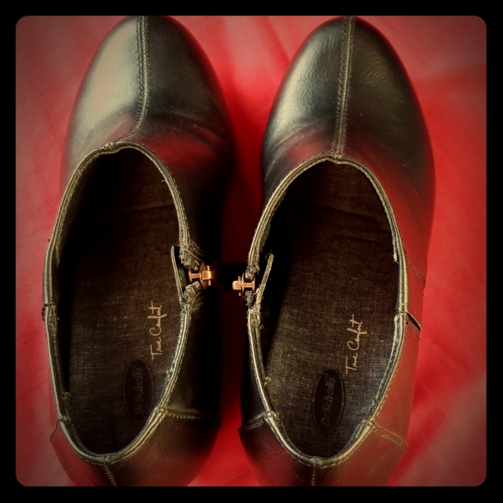 Dr. Scholls bootie wedges. - Picture 1 of 8